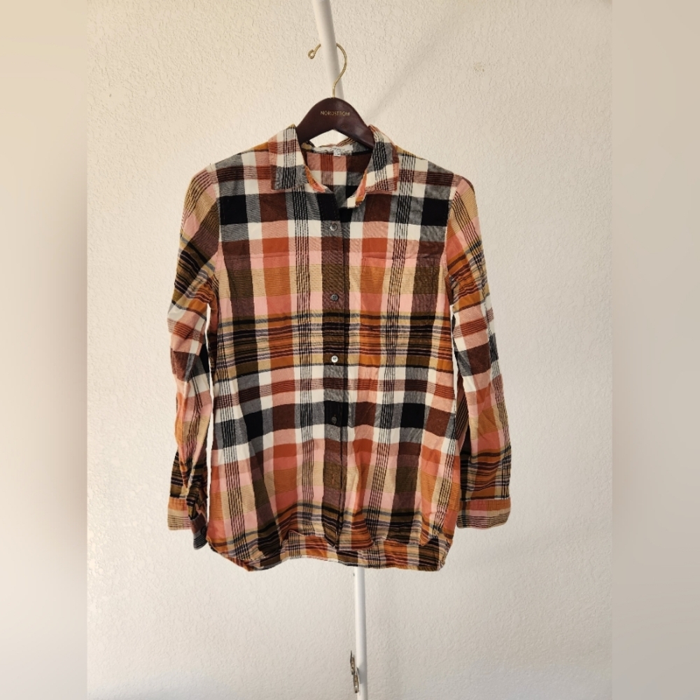 Like new!! Madewell Plaid Shirt. Size Medium. Classic fit and style.
